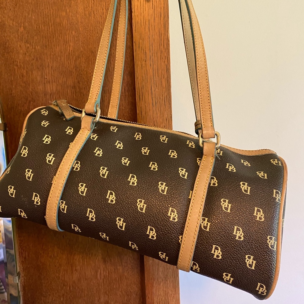 Adorable vintage Dooney barrel bag.